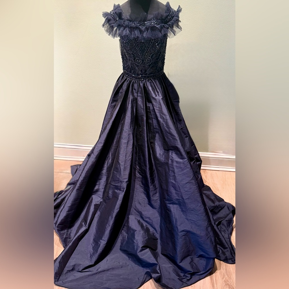 Theia Women’s Off-Shoulder Navy Prom/Wedding/Gala Gown, Size M See Measurements - Picture 1 of 6